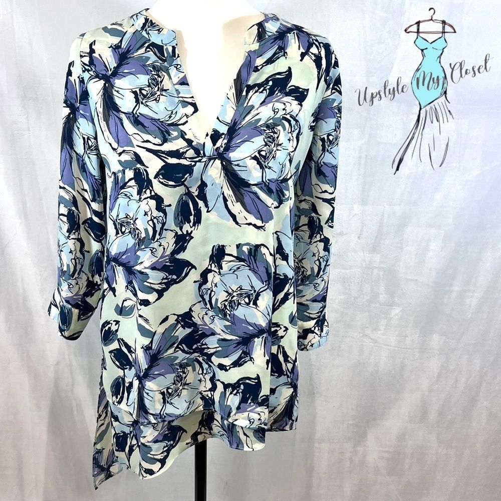 The Limited blue and white abstract floral print vneck layered top size XS